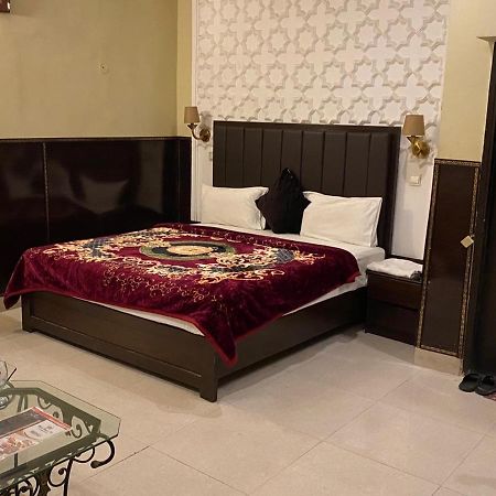 Hotel Royal One Multan Exterior foto