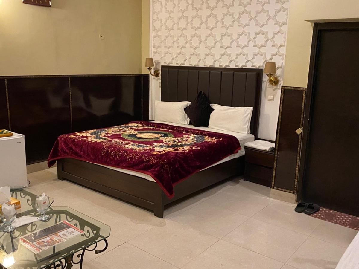 Hotel Royal One Multan Exterior foto