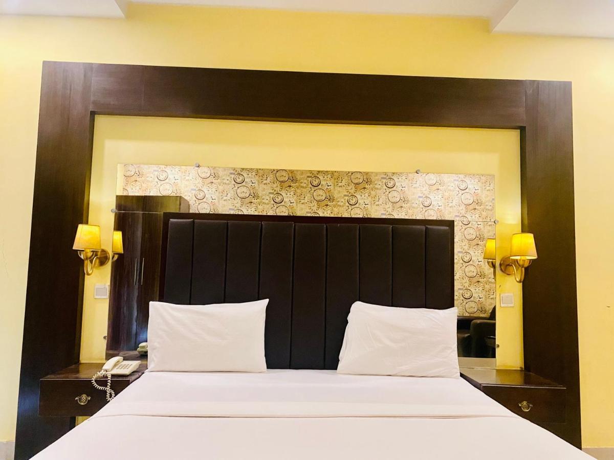 Hotel Royal One Multan Exterior foto