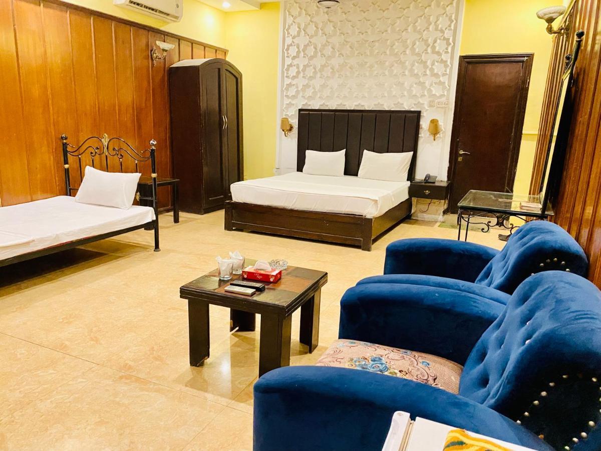 Hotel Royal One Multan Exterior foto