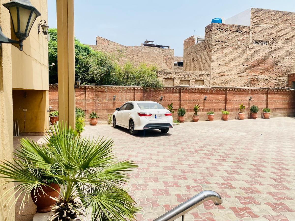 Hotel Royal One Multan Exterior foto
