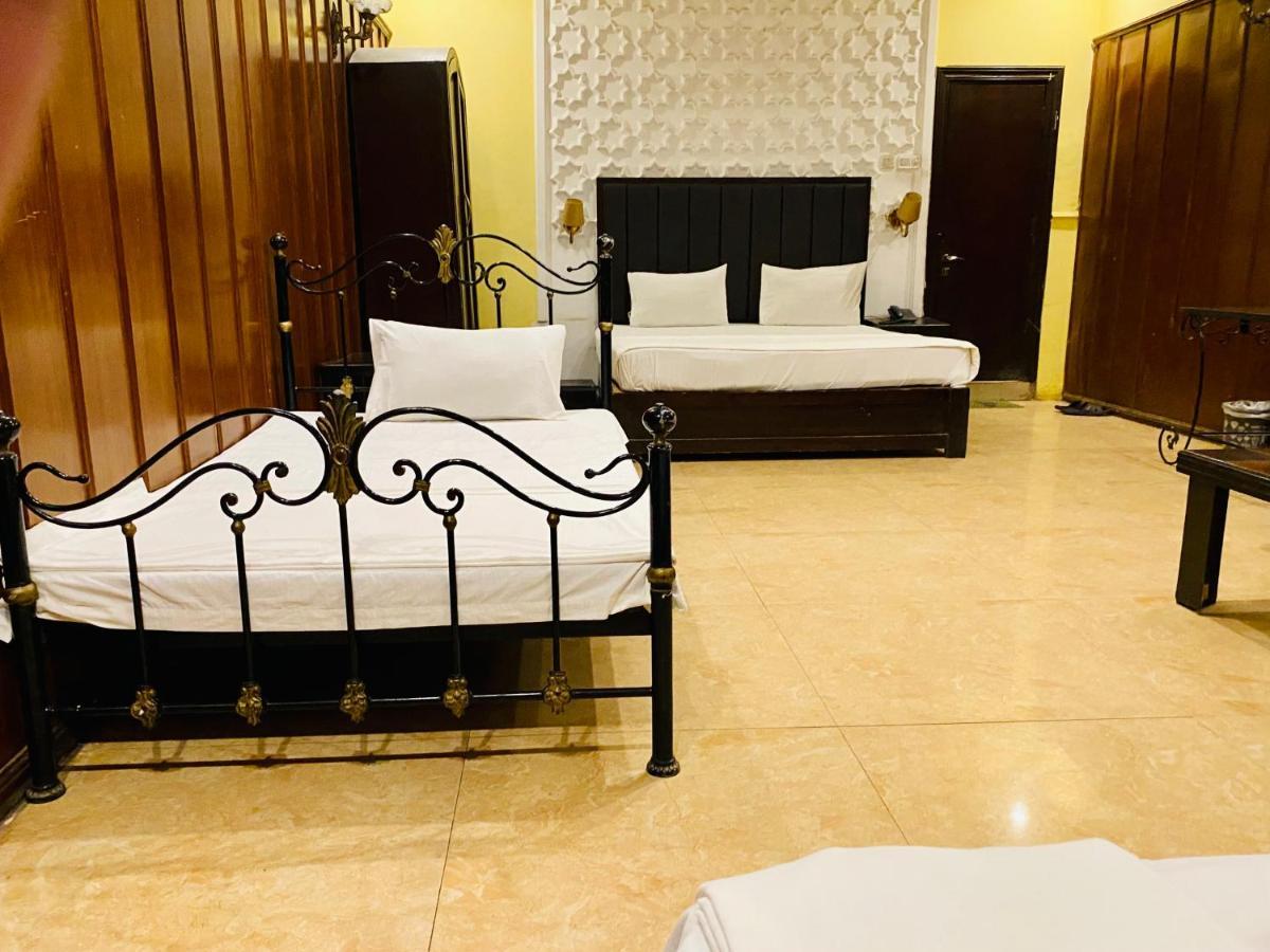 Hotel Royal One Multan Exterior foto