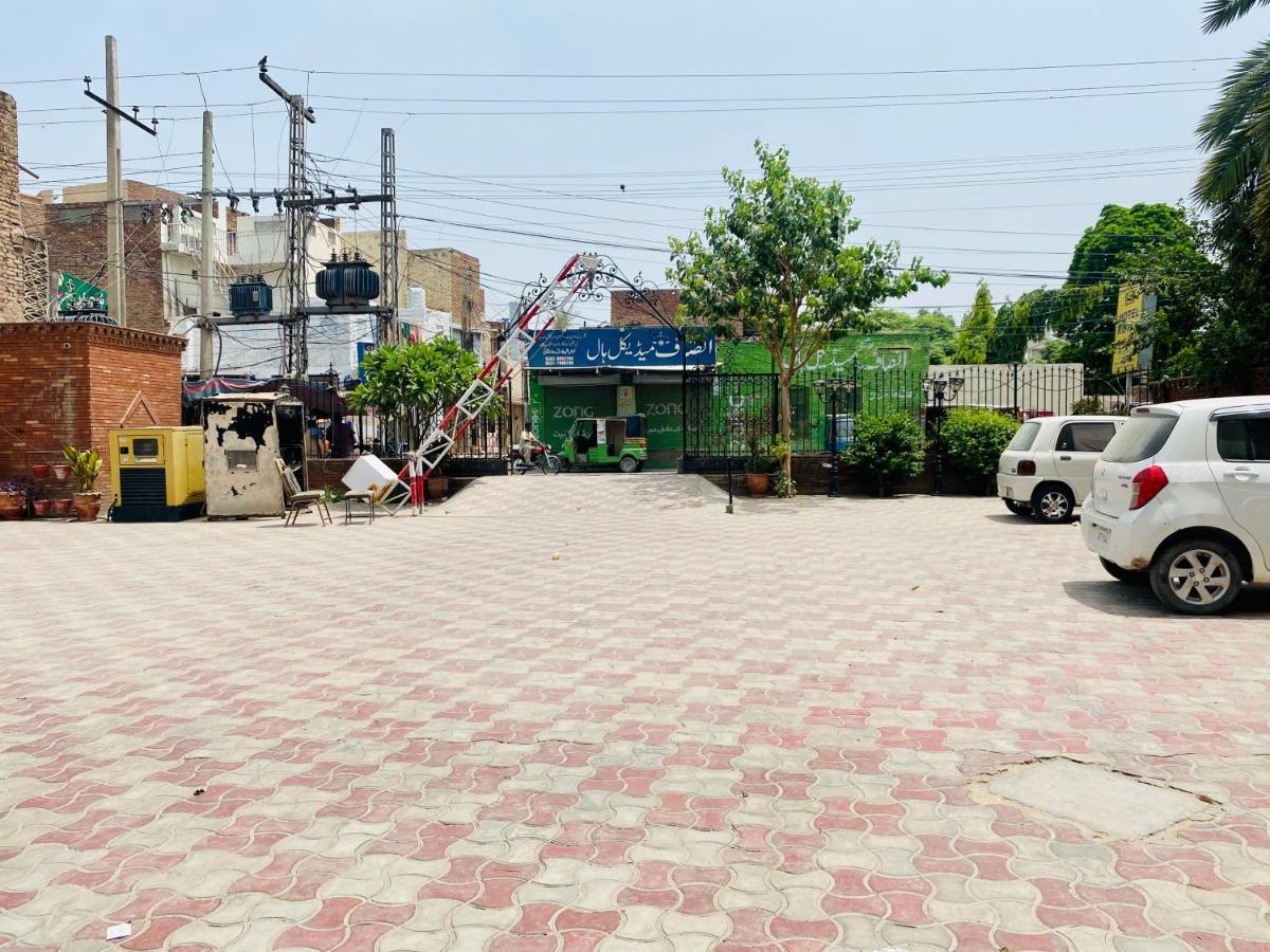 Hotel Royal One Multan Exterior foto