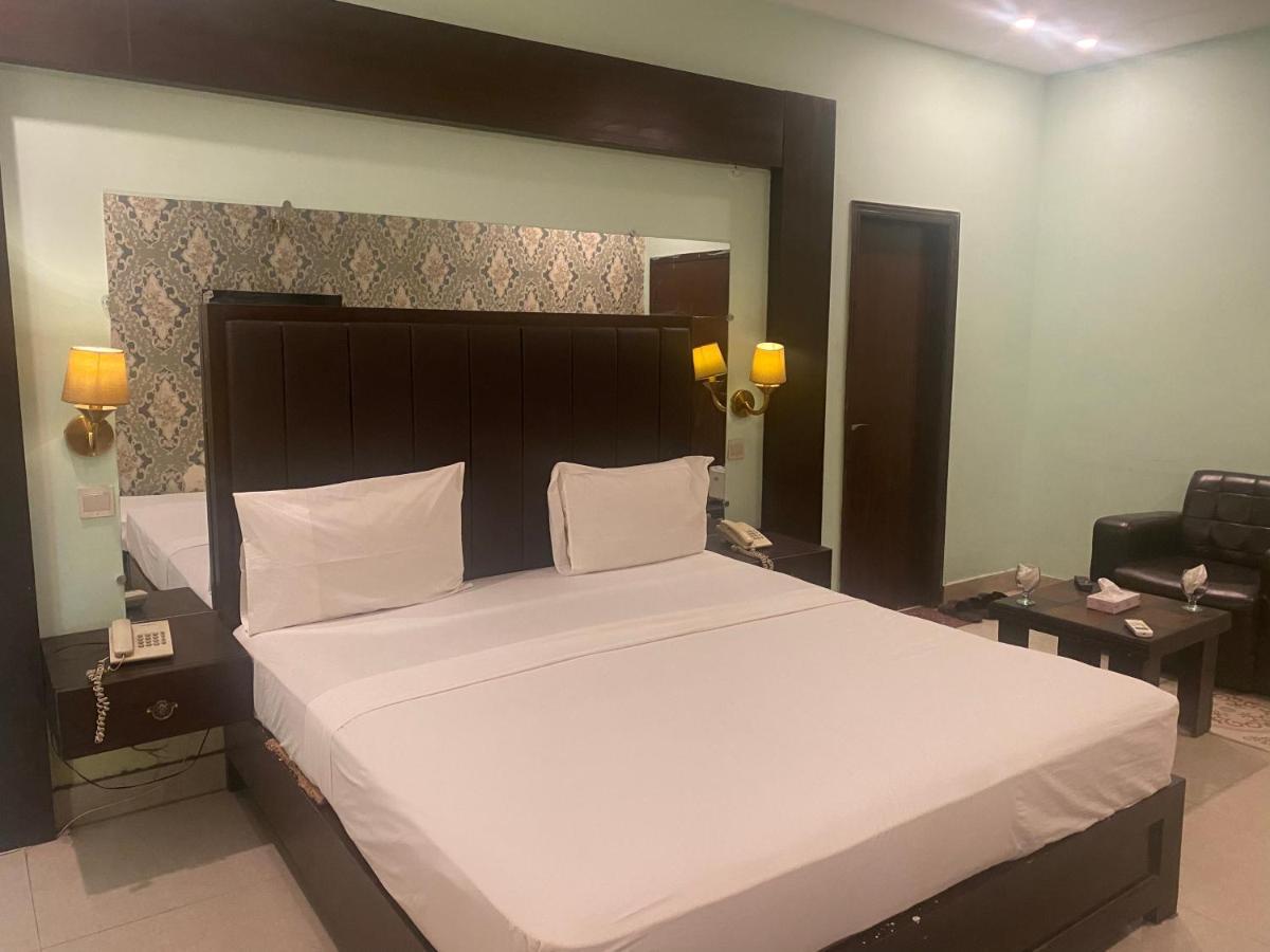 Hotel Royal One Multan Exterior foto